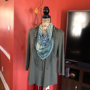 ONE WORLD “M”Green blouse with scarf 🧣💋❣️